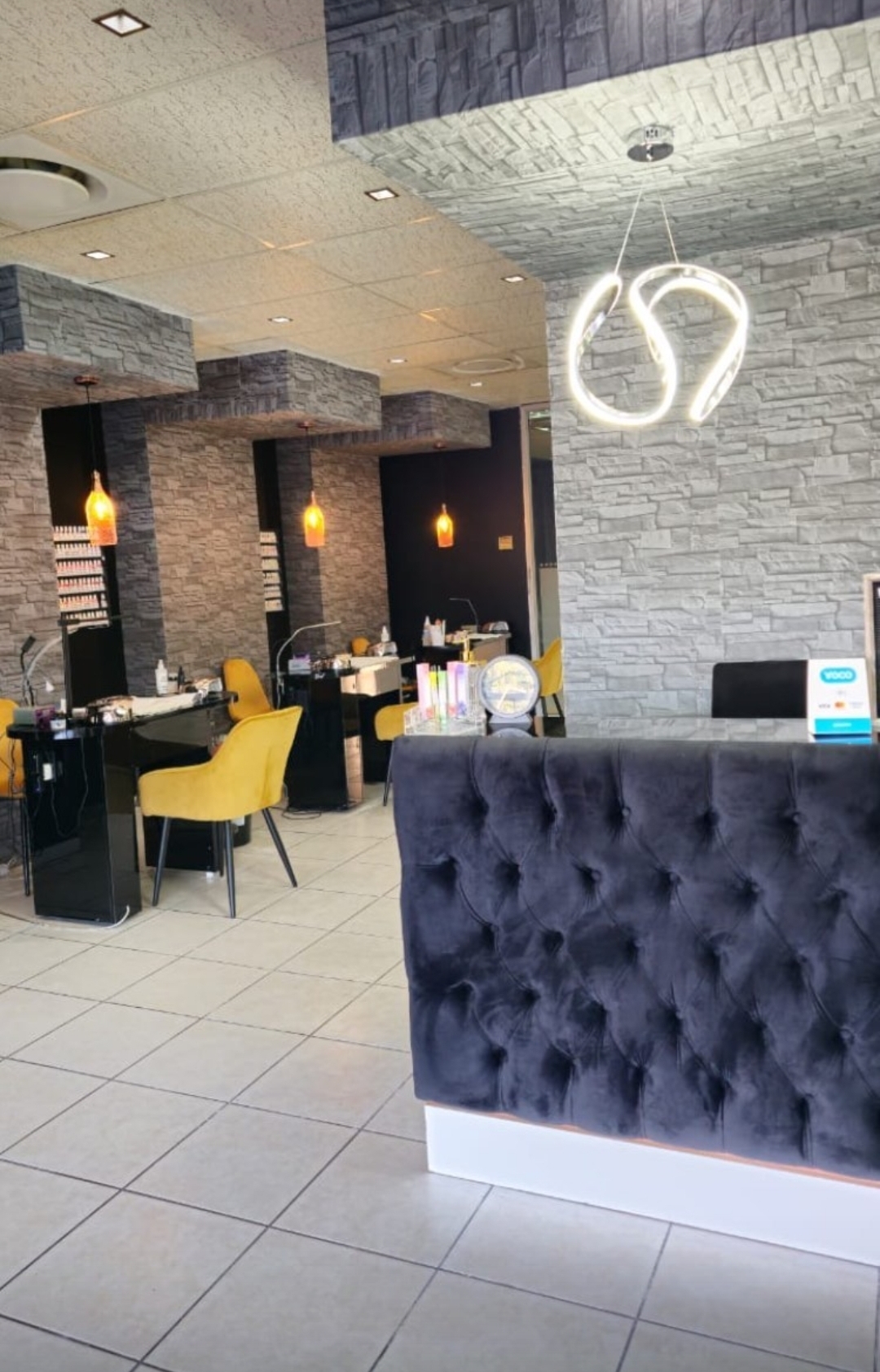 BMNAILS Interior